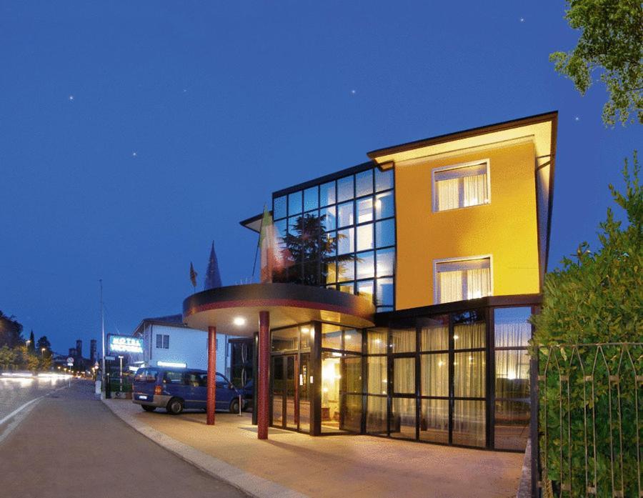 Hotel Victoria Bassano del Grappa Exterior foto
